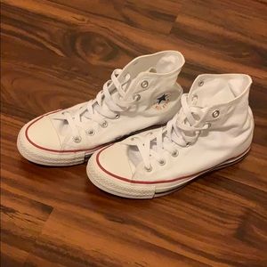 Women size 8 high top Chuck Taylor’s